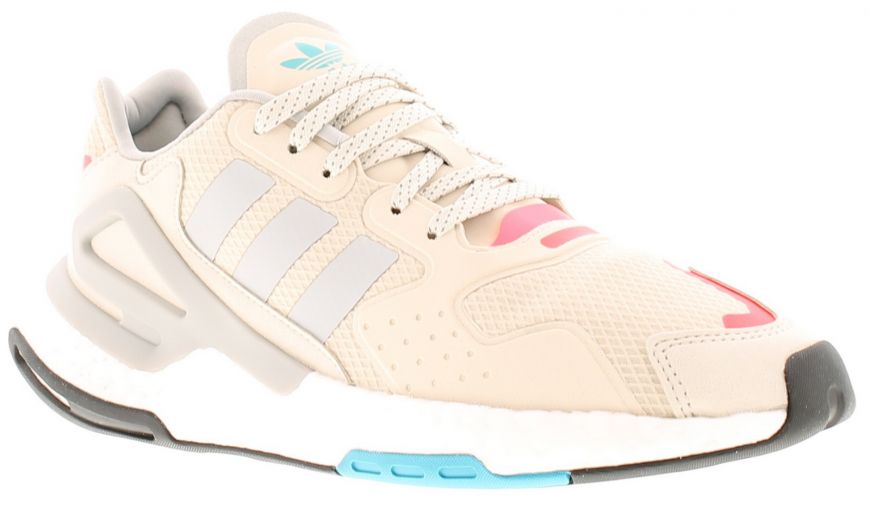 Adidas day online jogger on feet
